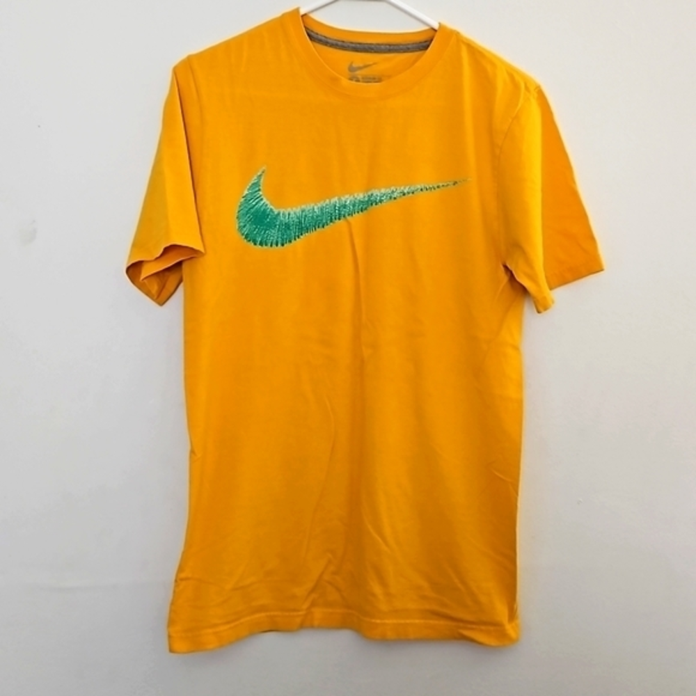 Small‎ Nike Gold Shirt